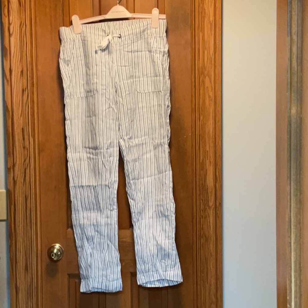 Athleta White Cargo Pants with Relaxed Fit and Drawstring Waist